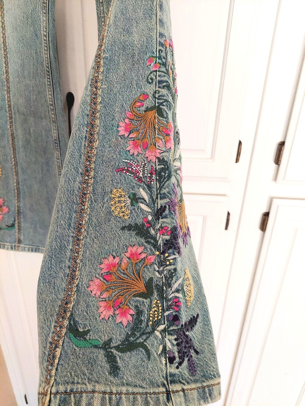 Desigual Jeans With Flower Topstitching SS26 Collection (Size 34/US 2) NWT - Picture 5 of 15